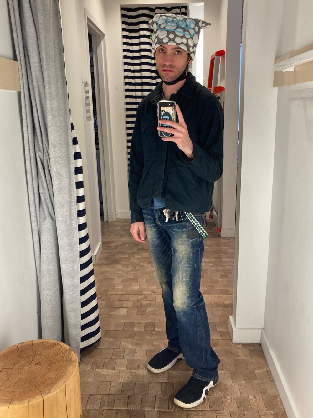 「RED PEPPERのアイテム（デニムパンツ、ブルー系）」を使った、chrisさん（メンズ・181cm）の春コーディネートの1枚目の写真