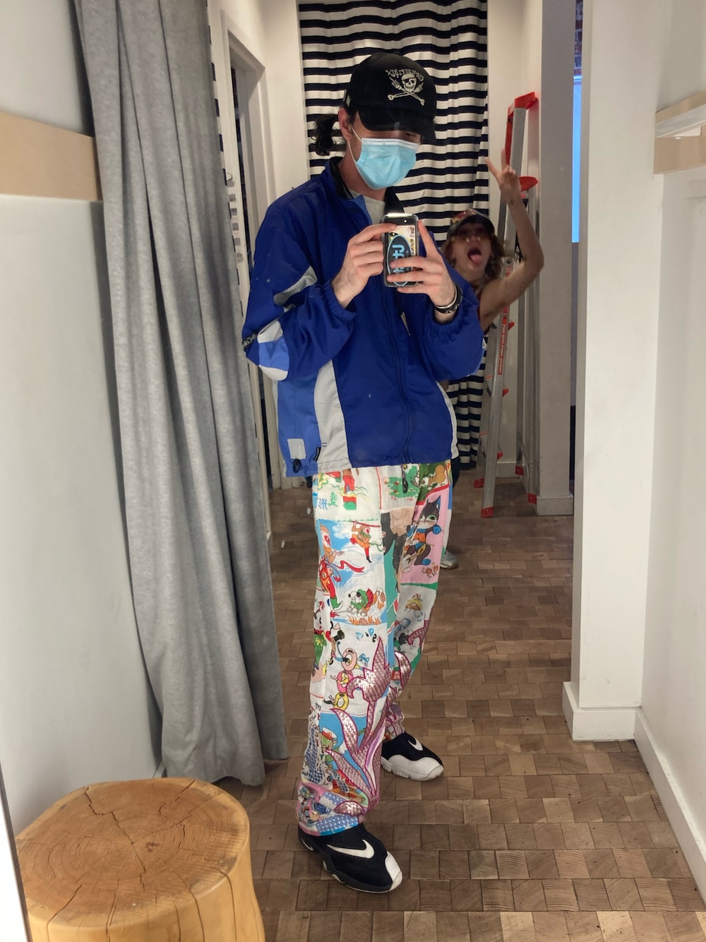 「NIKEのアイテム（スニーカー、ブラック系）」を使った、chrisさん（メンズ・181cm）の春コーディネートの1枚目の写真