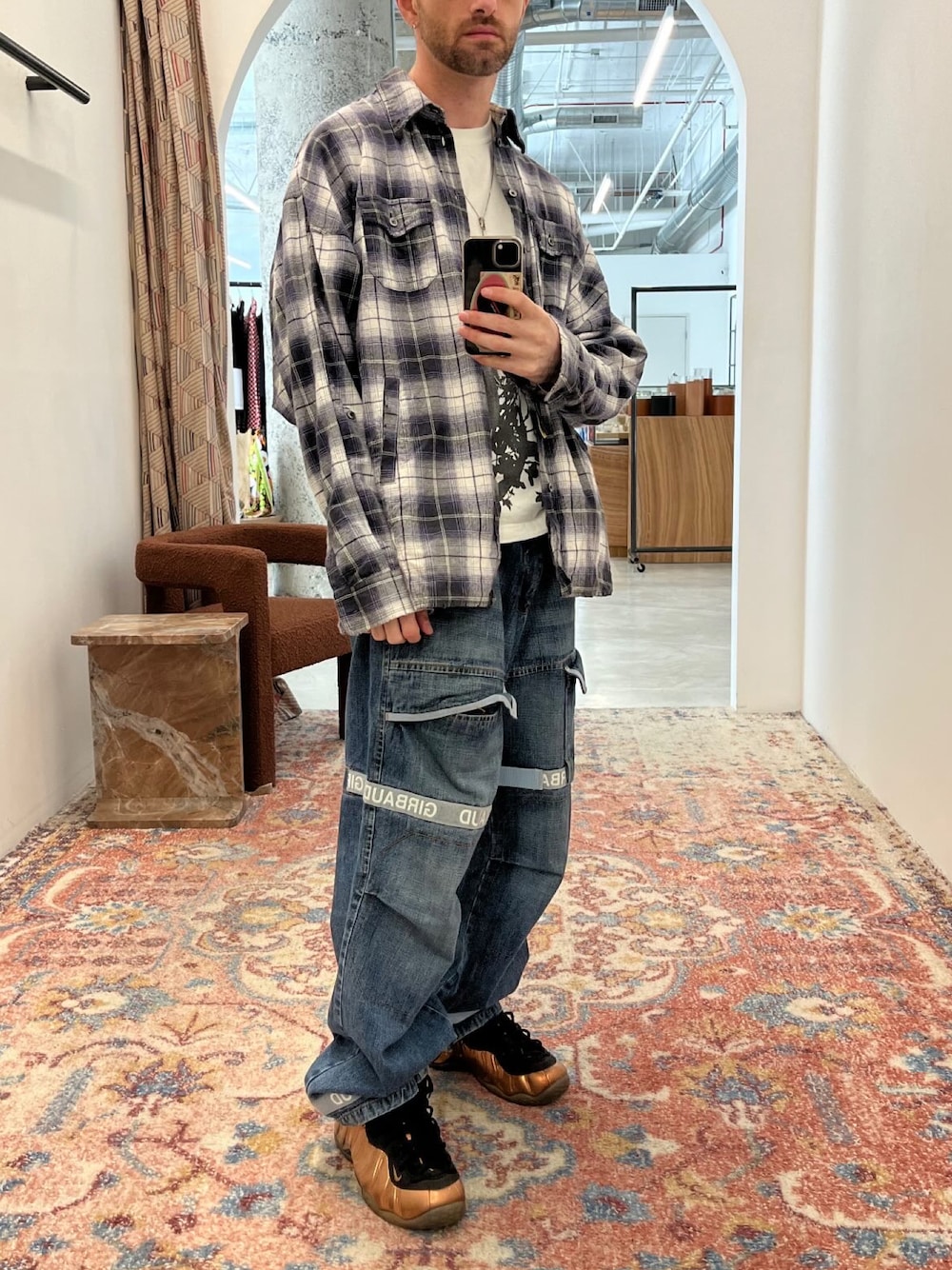「MARITHE + FRANCOIS GIRBAUDのアイテム（デニムパンツ、ブルー系）」を使った、chrisさん（メンズ・180cm）の春コーディネートの1枚目の写真