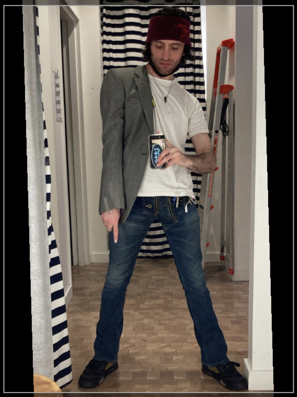 「ARC'TERYXのアイテム（カチューシャ、レッド系）」を使った、chrisさん（メンズ・181cm）の春コーディネートの1枚目の写真