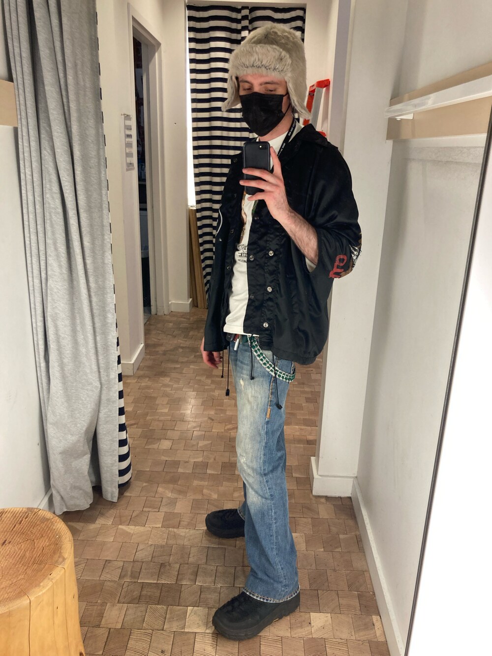 「HOKAのアイテム（スニーカー、ブラック系）」を使った、chrisさん（メンズ・181cm）の春コーディネートの1枚目の写真