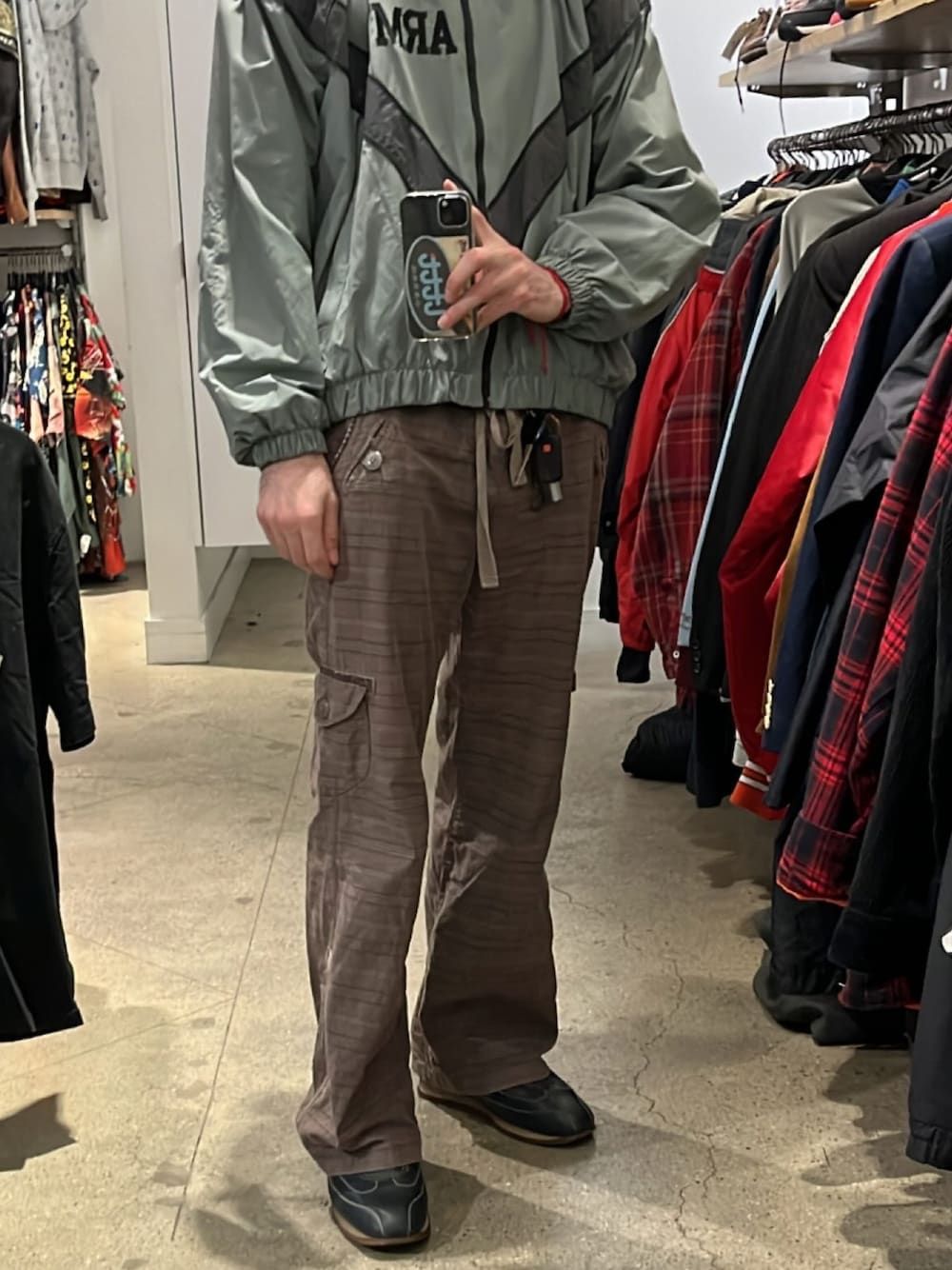 「MILITARY SURPLUSのアイテム（ミリタリージャケット、グリーン系）」を使った、chrisさん（メンズ・178cm）の冬コーディネートの1枚目の写真