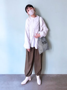 カーゴパンツを使った 白シャツ のレディース人気ファッションコーディネート Wear