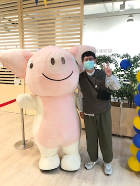 「plain-me（プレインミー）のアイテム（チノパンツ）」を使った、Franksun Huangさん（メンズ・170cm）の冬コーディネート