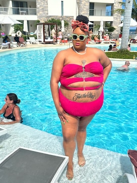 「アイテム（水着/着物・浴衣）」を使った、Imani Alicia Smithさん（レディース・175cm）の秋コーディネート