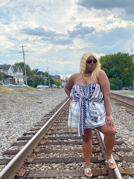 「skirt」｜「アイテム（アクセサリー）」を使った、Imani Alicia Smithさん（レディース・175cm）の秋コーディネート