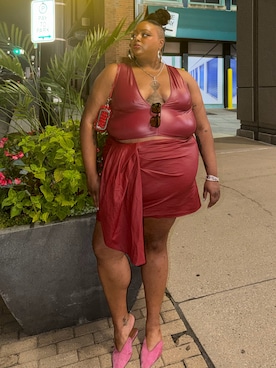 「アイテム（サングラス、グリーン系）」を使った、Imani Alicia Smithさん（レディース・175cm）の秋コーディネート