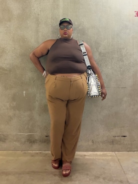「crocs（クロックス）のアイテム」を使った、Imani Alicia Smithさん（レディース・175cm）の夏コーディネート