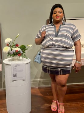 「crocs（クロックス）のアイテム（シューズ）」を使った、Imani Alicia Smithさん（レディース・175cm）の春コーディネート