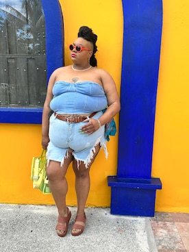 「アイテム（チューブトップ）」を使った、Imani Alicia Smithさん（レディース・175cm）の秋コーディネート