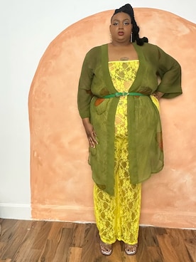 「アイテム（つなぎ/オールインワン、イエロー系）」を使った、Imani Alicia Smithさん（レディース・175cm）の秋コーディネート