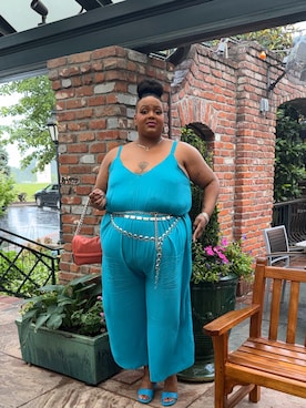「UNITED NUDE（ユナイテッドヌード）のアイテム（シューズ、ブルー系）」を使った、Imani Alicia Smithさん（レディース・175cm）の夏コーディネート