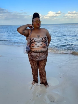 「アイテム（水着/着物・浴衣）」を使った、Imani Alicia Smithさん（レディース・175cm）の秋コーディネート