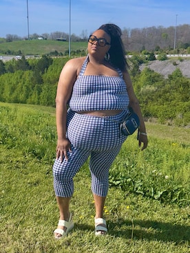 「MARC JACOBS（マークジェイコブス）のアイテム（バッグ）」を使った、Imani Alicia Smithさん（レディース・175cm）の春コーディネート