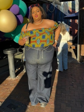 「FENDI（フェンディ）のアイテム」を使った、Imani Alicia Smithさん（レディース・175cm）の冬コーディネート