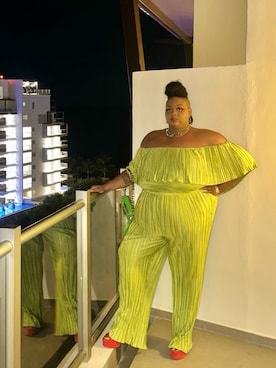 「アイテム（その他トップス）」を使った、Imani Alicia Smithさん（レディース・175cm）の秋コーディネート