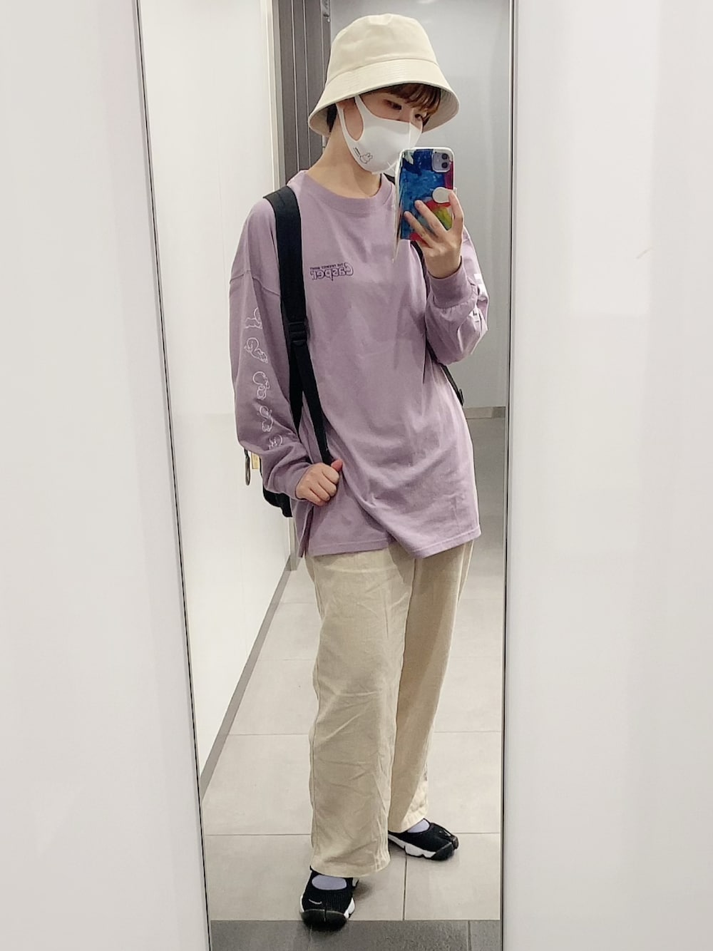 「ロンT、レザー、バケットハット、レザーハット、古着、古着MIX、古着コーデ、古着好きな人と繋がりたい、古着女子、パステルカラー、エアリフト」｜「niko and...のオリジナルレザー調バケットハット（ハット、ホワイト系）」を使った、まいこはーんさん（レディース・159cm）の秋コーディネートの1枚目の写真