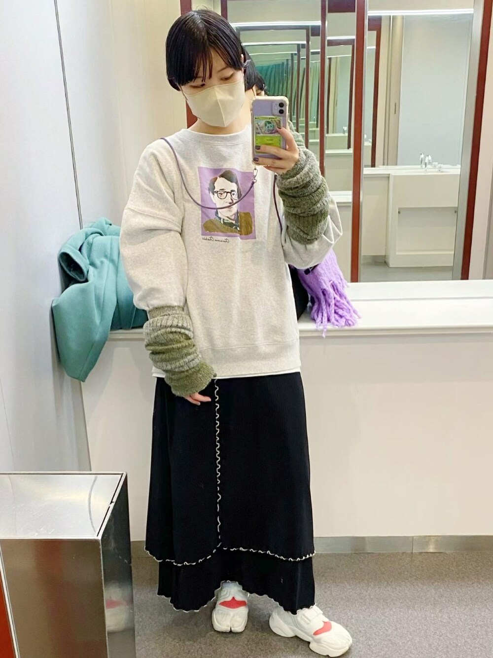 「スウェット、アームウォーマー、メロウ、アクアリフト、カラーソックス」｜「FREAK'S STOREのWEB限定 One Scene One Kill × FREAK'S STORE / ワンシーンワンキル One Scene Crew Sweat/別注クルーネックスウェット（スウェット、グレー系）」を使った、まいこはーんさん（レディース・159cm）の春コーディネートの1枚目の写真