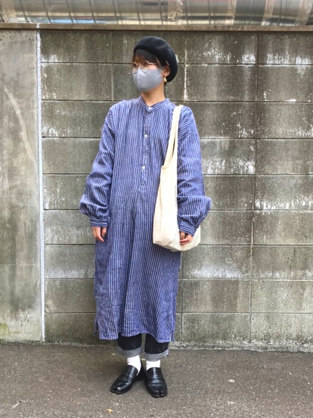 「ベレー帽、ベレー帽×メガネ、シャツワンピ、ストライプ、ストライプシャツ、トートバッグ、ローファー、足袋、足袋ローファー、古着、古着MIX、古着コーデ、古着好きな人と繋がりたい、古着女子」｜「kaorinomoriの【カオリノモリ】ｼｭｻﾞﾍﾞﾚｰ（ハンチング/ベレー帽、ブラック系）」を使った、まいこはーんさん（レディース・159cm）の秋コーディネートの1枚目の写真