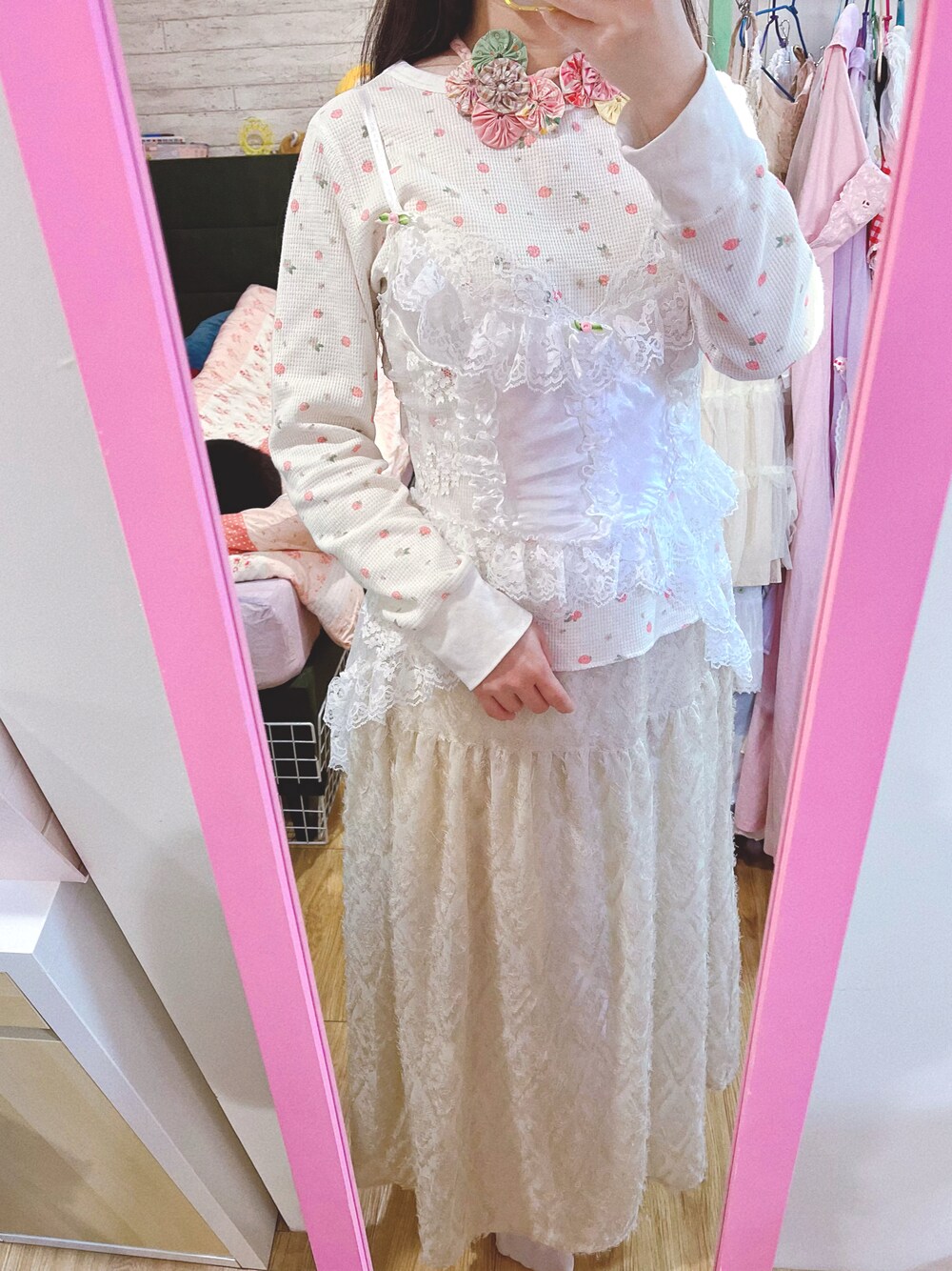 「VINTAGEのアイテム（キャミソール、ホワイト系）」を使った、andidilianさん（レディース・157cm）の春コーディネートの1枚目の写真