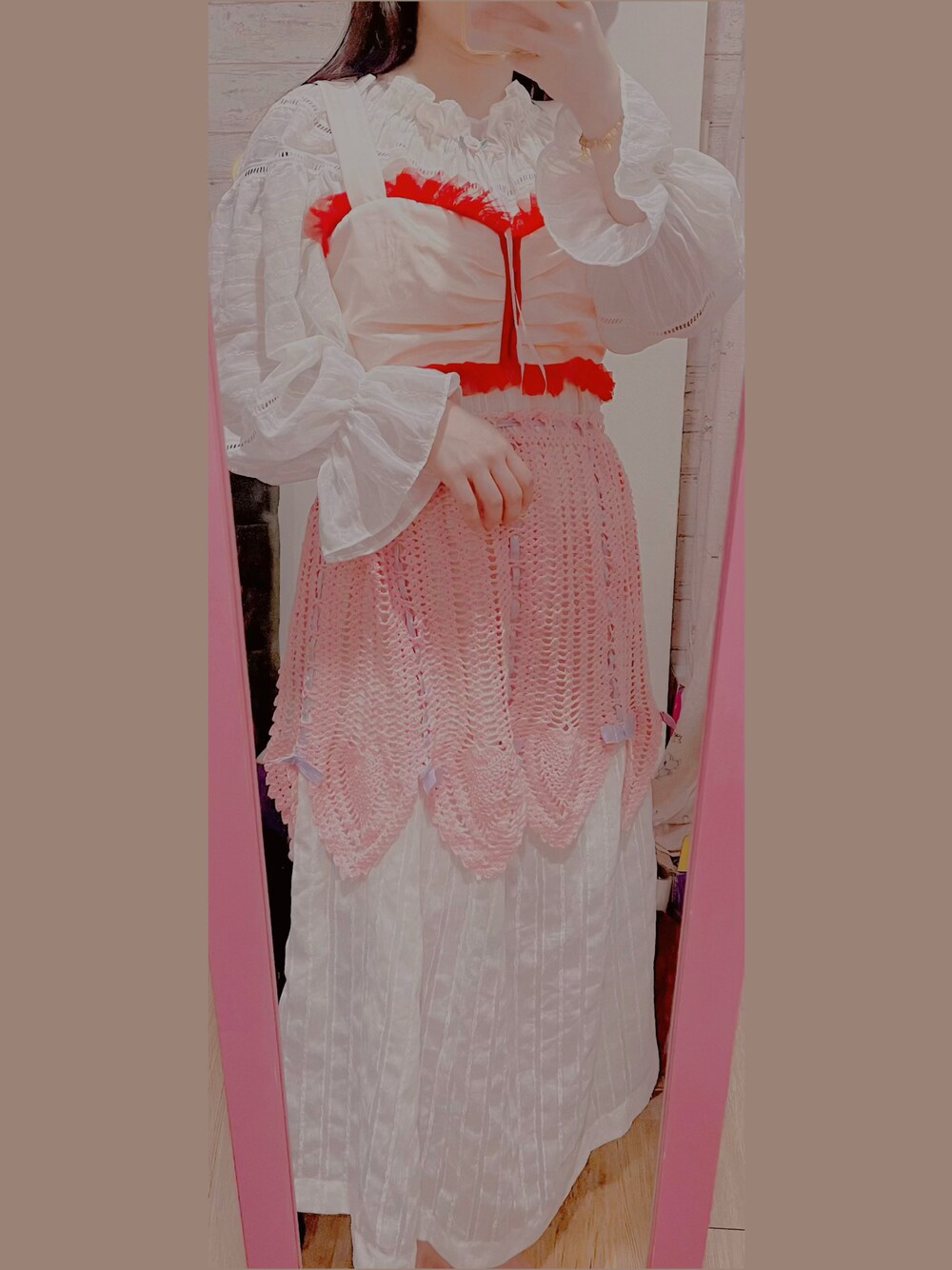 「Handmadeのアイテム（キャミソール、レッド系）」を使った、andidilianさん（レディース・157cm）の秋コーディネートの1枚目の写真