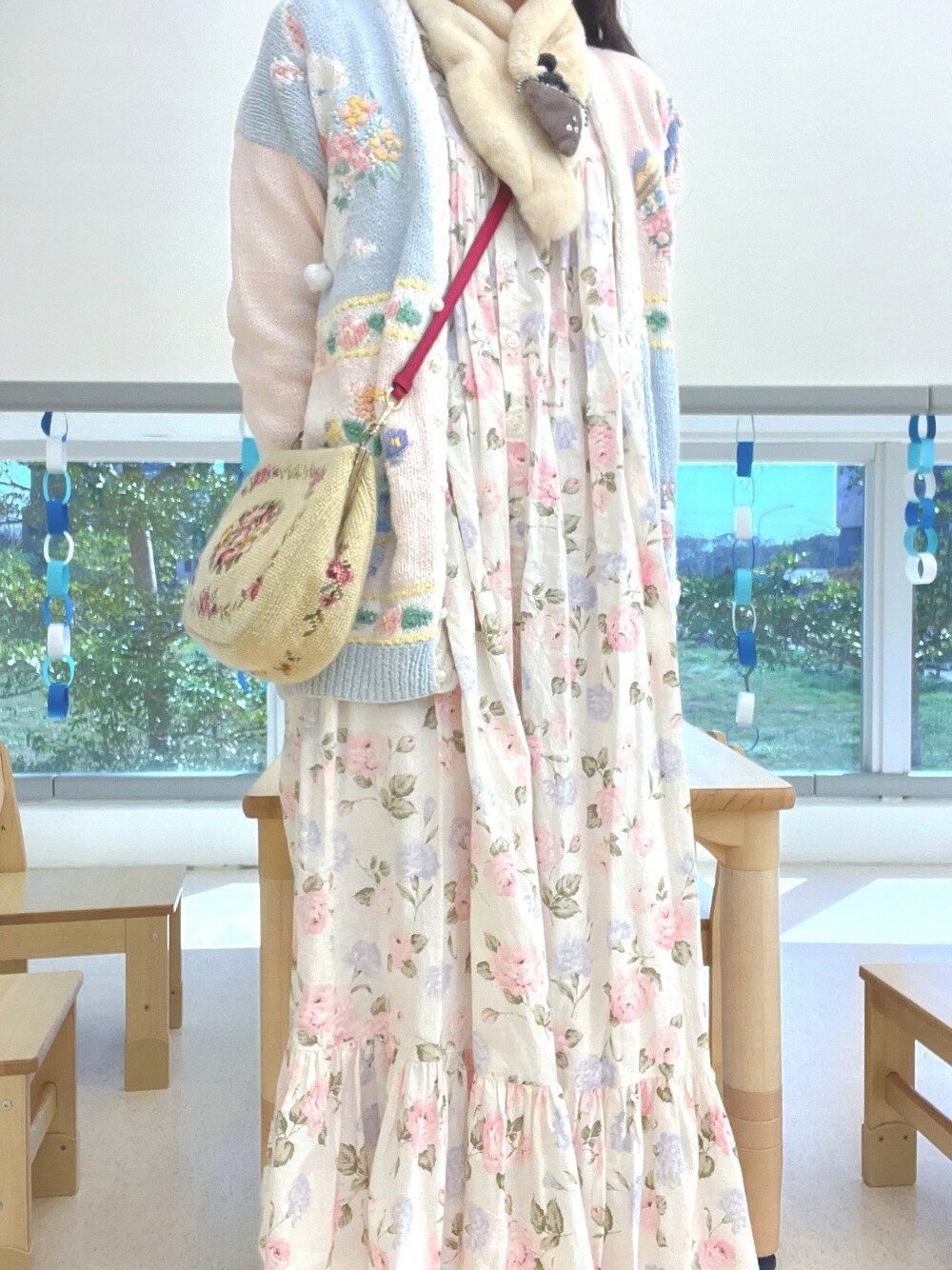 「カーディガン、ネグリジェワンピ、ネグリジェ」｜「Handmadeのアイテム（マフラー、ベージュ系）」を使った、andidilianさん（レディース・157cm）の冬コーディネートの1枚目の写真