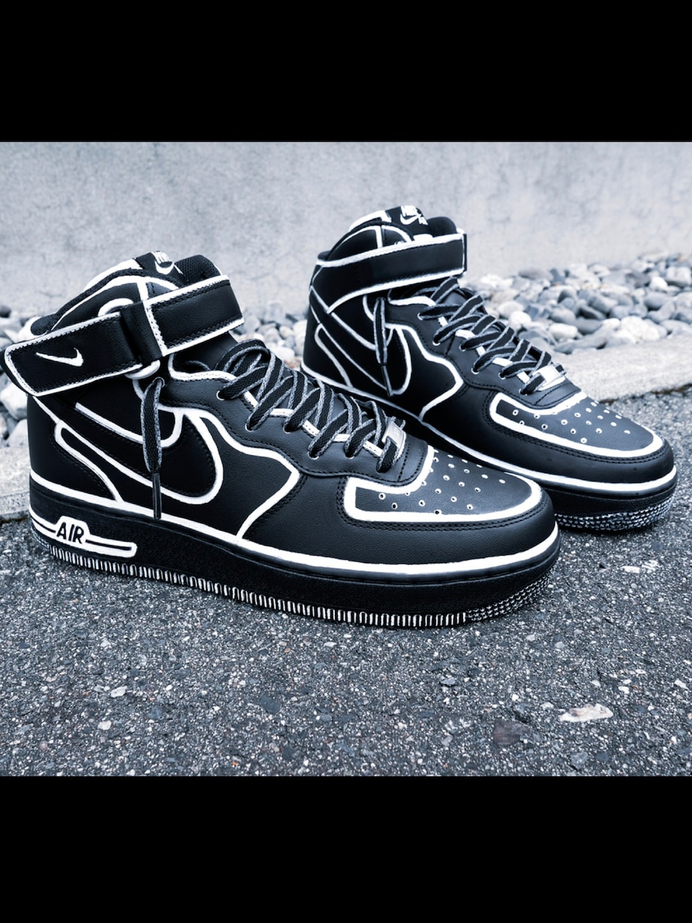 「カスタムスニーカー、スニーカーカスタム、エアフォースワン、エアフォース1、AIR FORCE 1、airforce1、sneakers、NIKE、NIKE AIR FORCE、スニーカー好きと繋がりたい」｜「NIKEのアイテム（スニーカー、ブラック系）」を使った、OIO.designさん（メンズ・178cm）の春コーディネートの1枚目の写真