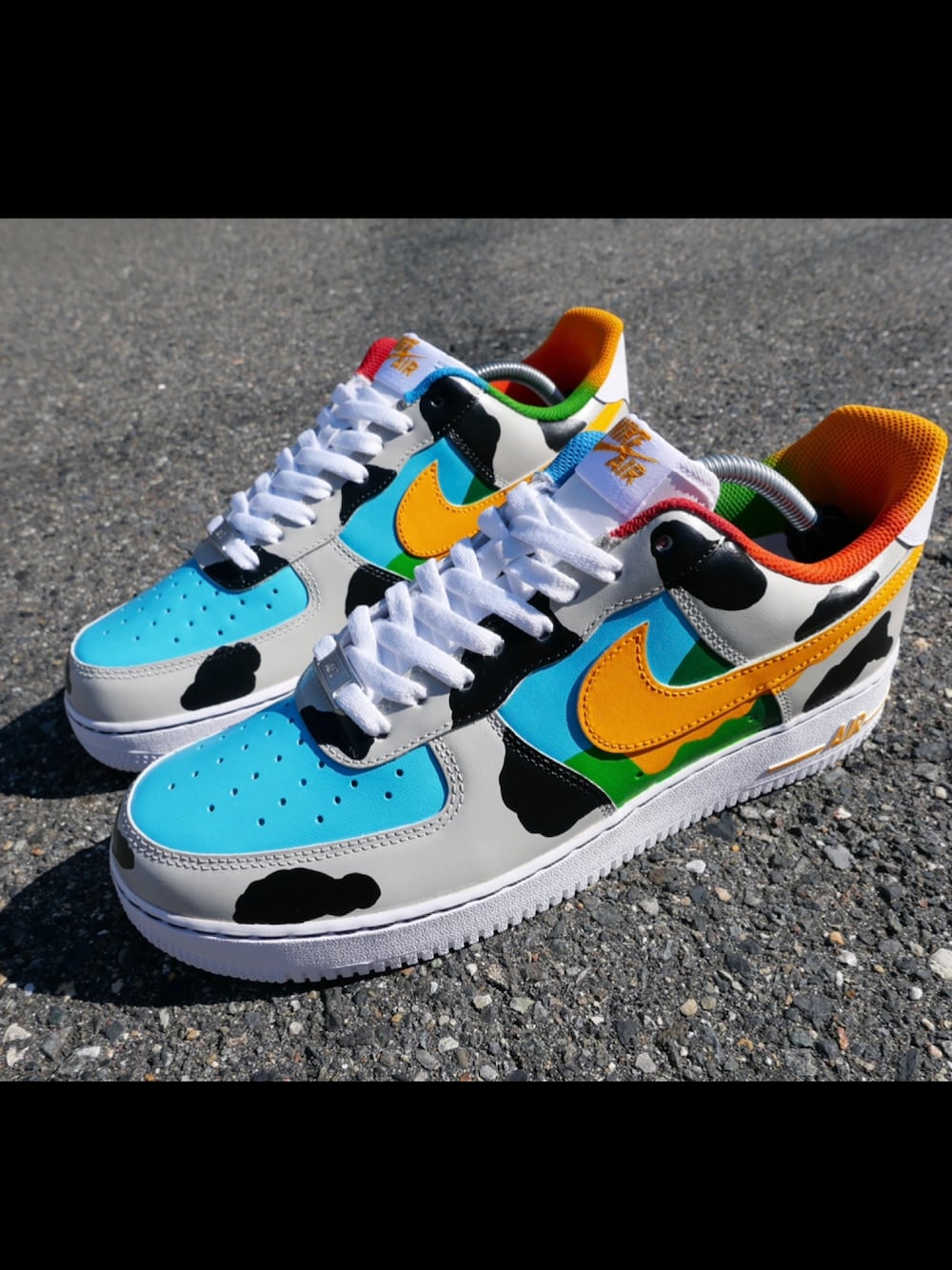 「NIKE、AIR FORCE 1、airforce1、ナイキスニーカー、カスタムスニーカー、スニーカーカスタム、エアフォース1、エアフォースワン、ストリートコーデ、ストリート」｜「NIKEのアイテム（スニーカー、ホワイト系）」を使った、OIO.designさん（メンズ・178cm）の冬コーディネートの1枚目の写真