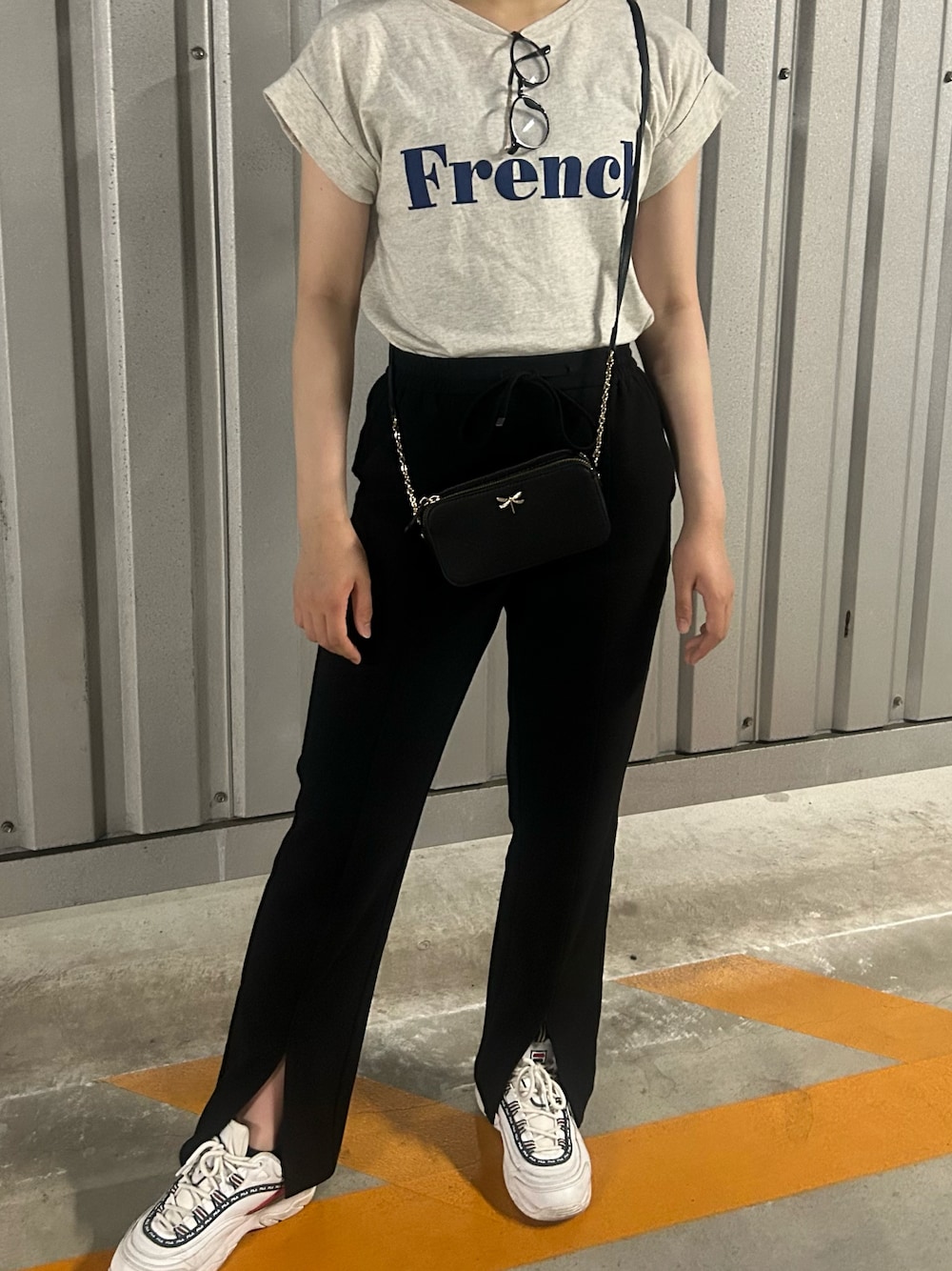 「お出かけコーデ、WEARyouthコーデ、coca、GU、エイチアンドエム、FILA、Tシャツ、グレー、ブラック、めがね、夏、今日のコーデ、シンプルスタイル、パンツスタイル、スニーカーコーデ」｜「coca（coca）のアイテム（Tシャツ/カットソー、グレー系）」を使った、m.codeさん（レディース・159cm）の夏コーディネートの1枚目の写真