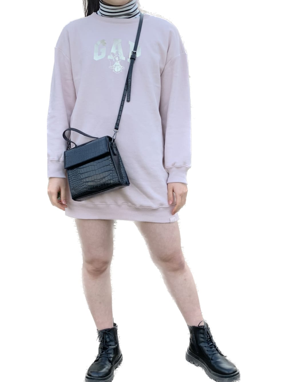 「休日スタイル、GAP、アベイル、GRL、WEGO、ハイネック、トレーナー スエット、JK、ピンク、ボーダートップス、ブーツ、おでかけコーデ、春カラー、ラクチンコーデ、ミニースウェット」｜「GAPのアイテム（スウェット、ピンク系）」を使った、m.codeさん（レディース・159cm）の春コーディネートの1枚目の写真