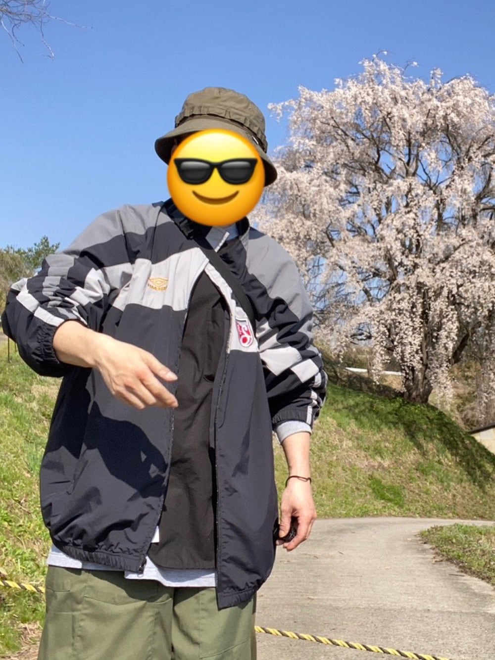 Supreme のナイロンジャケット（グレー系）を使った人気ファッション