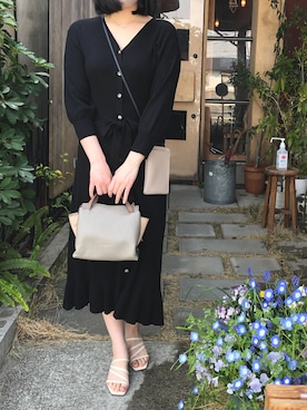 「グレージュ」｜「アイテム（PC・スマホグッズ/家電）」を使った、Mii Hanasakiさん（レディース・160cm）の春コーディネート