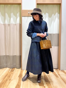 「サックスブルー」｜「アイテム（ノーカラージャケット）」を使った、おノボさん（レディース・160cm）の秋コーディネート