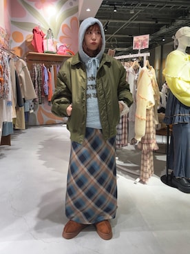 「アイテム（スカート、ベージュ系）」を使った、momoさん（レディース・160cm）の冬コーディネート