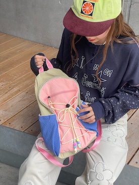 「HELLO.SANFRANCISCO（ハローサンフランシスコ）の【HELLO.SANFRANCISCO】カラフルリップバッグパック（バックパック/リュック、ピンク系）」を使った、momoさん（レディース・160cm）の夏コーディネート