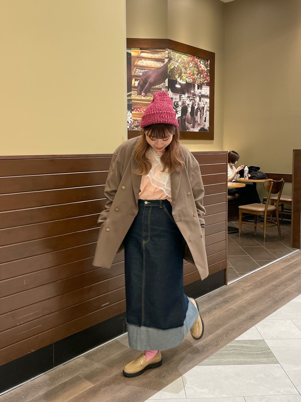 「ジャケットコーデ、ジャケットスタイル、ストライプシャツ、つけ襟、ローファー、はるコーデ、春コーデ」｜「SOUNDSGOOOODの【SOUNDS GOOOOD / サウンズグッド】金ボタンダブルブレザー（テーラードジャケット、ブラウン系）」を使った、momoさん（レディース・160cm）の春コーディネートの1枚目の写真
