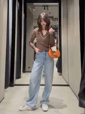 「ARMANI EXCHANGE（アルマーニエクスチェンジ）の【A|X アルマーニ エクスチェンジ】Vネック ニットプルオーバー（ニット/セーター、ブラウン系）」を使った、Hana.coさん（レディース・158cm）の春コーディネート