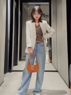 「ARMANI EXCHANGE（アルマーニエクスチェンジ）の【A|X アルマーニ エクスチェンジ】Vネック ニットプルオーバー（ニット/セーター、ブラウン系）」を使った、Hana.coさん（レディース・158cm）の春コーディネート