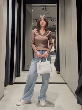 「ARMANI EXCHANGE（アルマーニエクスチェンジ）の【A|X アルマーニ エクスチェンジ】Vネック ニットプルオーバー（ニット/セーター、ブラウン系）」を使った、Hana.coさん（レディース・158cm）の春コーディネート