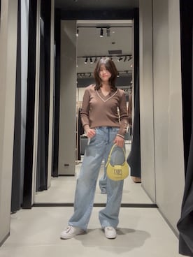 「ARMANI EXCHANGE（アルマーニエクスチェンジ）の【A|X アルマーニ エクスチェンジ】Vネック ニットプルオーバー（ニット/セーター、ブラウン系）」を使った、Hana.coさん（レディース・158cm）の春コーディネート