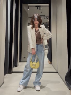 「ARMANI EXCHANGE（アルマーニエクスチェンジ）の【A|X アルマーニ エクスチェンジ】Vネック ニットプルオーバー（ニット/セーター、ブラウン系）」を使った、Hana.coさん（レディース・158cm）の春コーディネート