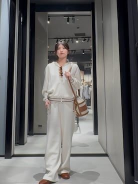 「ARMANI EXCHANGE（アルマーニエクスチェンジ）の【A|X アルマーニ エクスチェンジ】AXロゴ フーデッドジップアップスウェットシャツ（スウェット、ホワイト系）」を使った、Hana.coさん（レディース・158cm）の春コーディネート