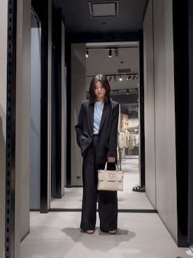「ARMANI EXCHANGE（アルマーニエクスチェンジ）の【A|Xアルマーニ エクスチェンジ】BOXロゴバックル　ミニハンドバッグ（ハンドバッグ、ベージュ系）」を使った、Hana.coさん（レディース・158cm）の春コーディネート