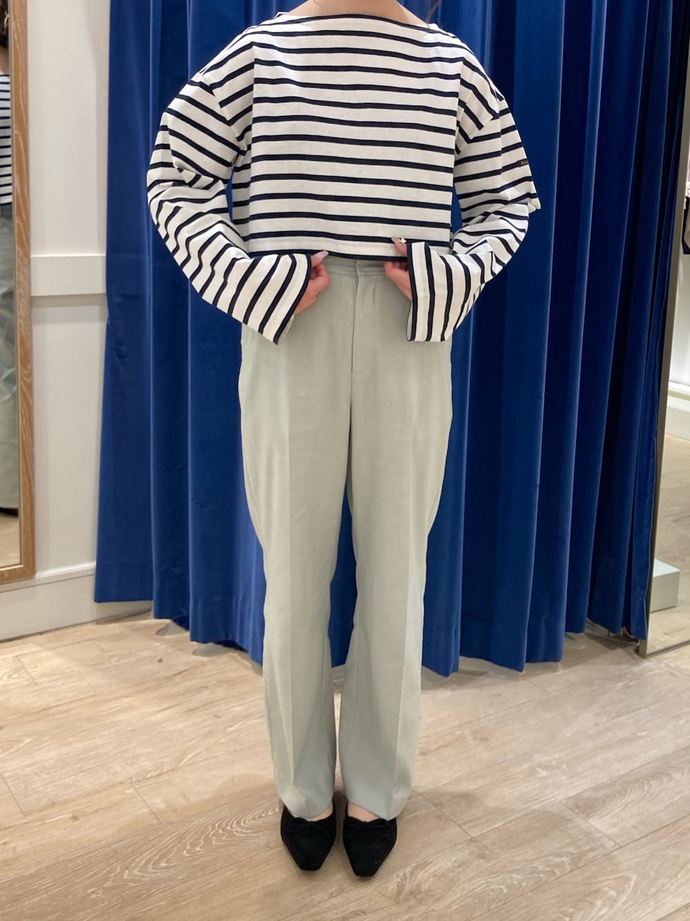 「NOLLEY'S、ボーダー、ボーダートップス、ロングTシャツ、ロンT、セミワイドパンツ、グリーンパンツ、ピスタチオグリーン、カジュアルコーデ、カジュアルスタイル、パンツスタイル、パンツコーデ、春コーデ、春色、ショート丈トップス」｜「NOLLEY’Sの【Le minor/ルミノア】別注ボーダークロップド丈プルオーバーカットソー（Tシャツ/カットソー、ホワイト系）」を使った、ayanさん（レディース・160cm）の春コーディネートの1枚目の写真