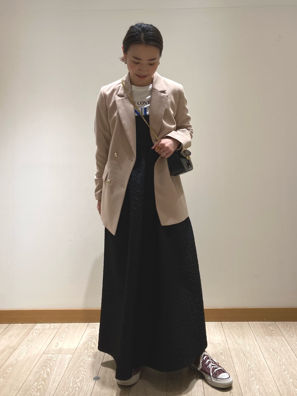 「オトナカジュアル、きれいめカジュアル、低身長女子、ワンピース、キャミワンピ、ジャケット、テーラードジャケット、ジャケット×ワンピース」｜「fredy emueのロゴロンT（Tシャツ/カットソー、ホワイト系）」を使った、ishiさん（レディース・154cm）の春コーディネートの1枚目の写真