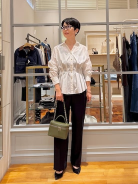 「NOLLEY’S（ノーリーズ）の【WEB＆一部店舗限定カラー】【GOODS BUYER 石田別注カラー】ストレッチタフタスキッパータックシャツ（シャツ/ブラウス、ホワイト系）」を使った、Fujihiraさん（レディース・160cm）の秋コーディネート