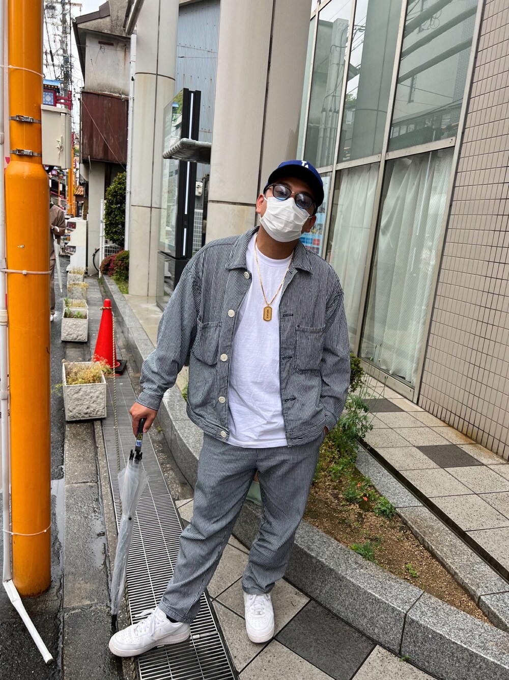「NEW ERAのアイテム（キャップ、ブラック系）」を使った、toruさん（メンズ・170cm）の春コーディネートの1枚目の写真