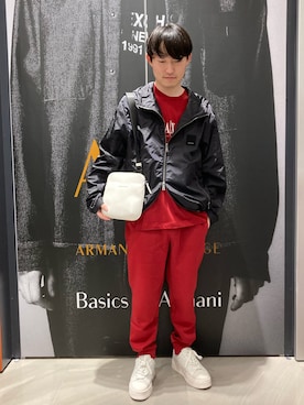 「ARMANI EXCHANGE（アルマーニエクスチェンジ）の【A|X アルマーニ エクスチェンジ】AXロゴ フラットショルダーバッグ（ショルダーバッグ、ホワイト系）」を使った、いおりんさん（メンズ・166cm）の秋コーディネート