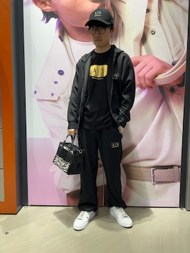 「ARMANI EXCHANGE（アルマーニエクスチェンジ）の【A|X アルマーニ エクスチェンジ】BOXロゴバックル アニマル柄ミニハンドバッグ（ハンドバッグ、ブラック系）」を使った、いおりんさん（メンズ・166cm）の夏コーディネート