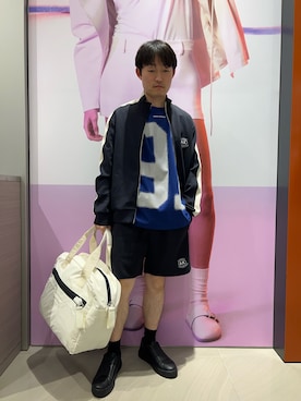 「ARMANI EXCHANGE（アルマーニエクスチェンジ）の【A|X アルマーニ エクスチェンジ】AXロゴ サイドテープ スタンドカラージップアップスウェットシャツ（スウェット、ブルー系）」を使った、いおりんさん（メンズ・166cm）の夏コーディネート